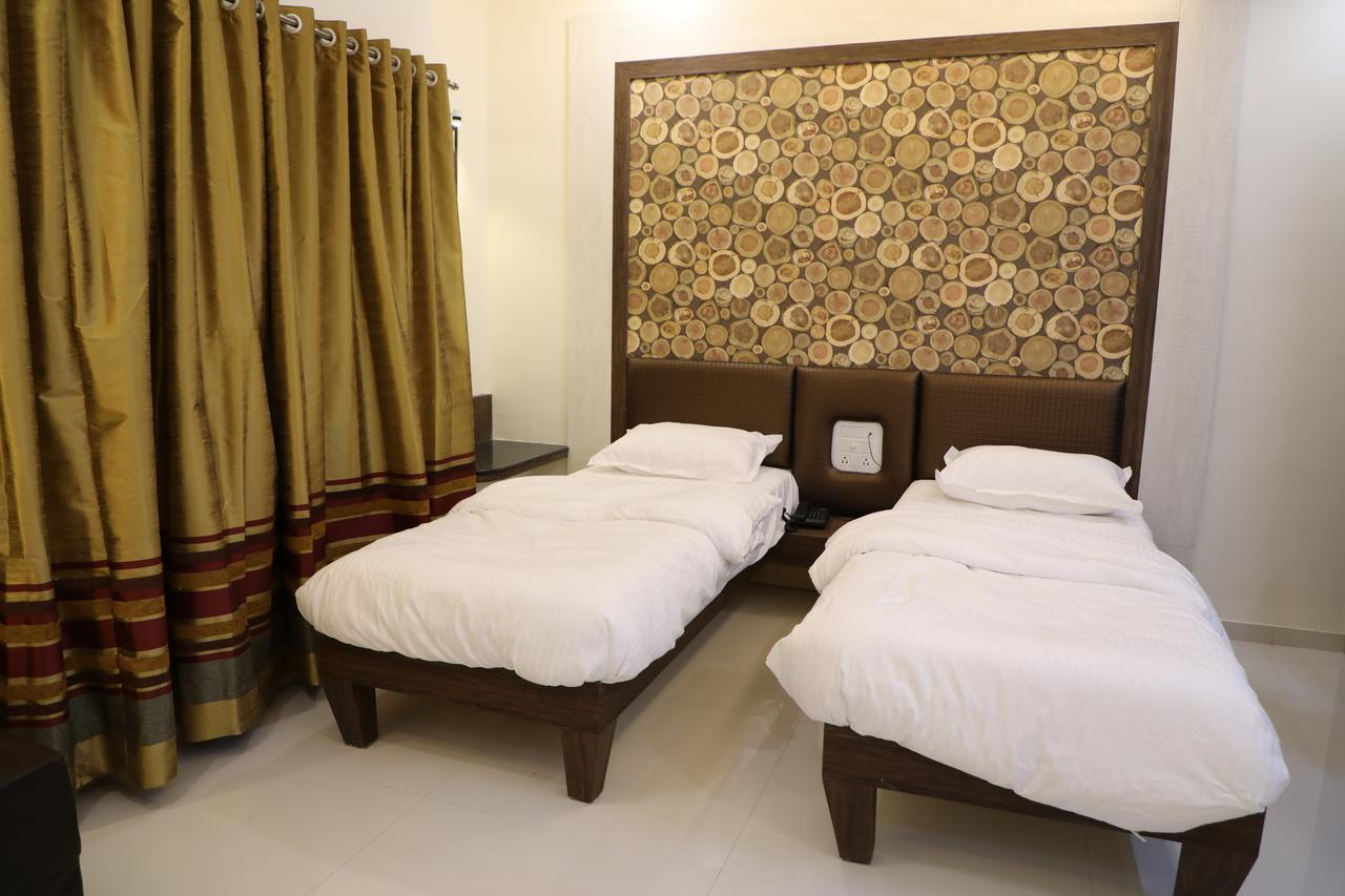 Hotel Pushpak Park Osmanabad Екстер'єр фото