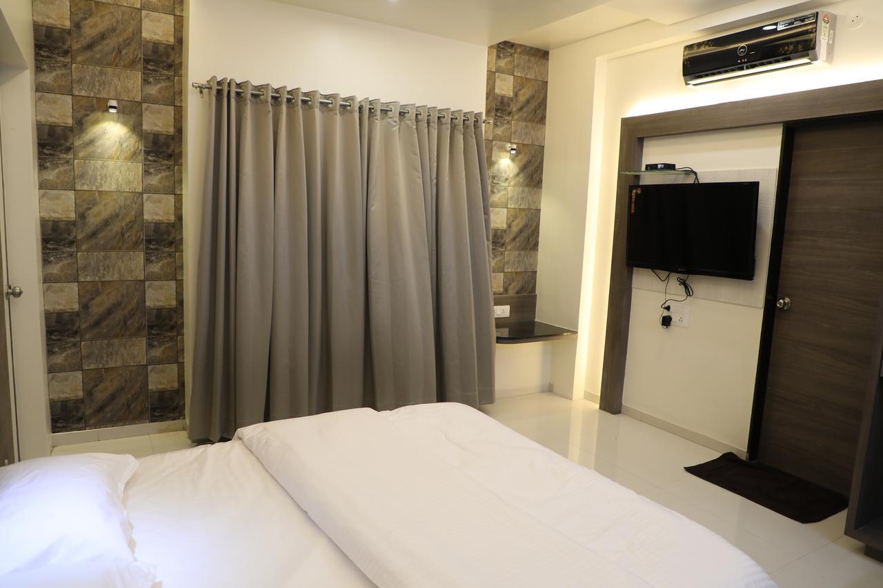 Hotel Pushpak Park Osmanabad Екстер'єр фото