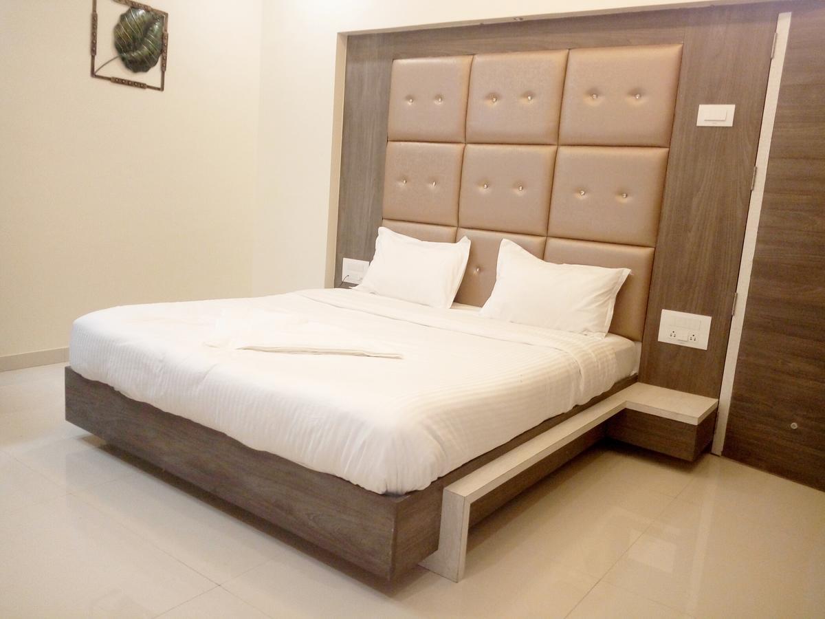 Hotel Pushpak Park Osmanabad Екстер'єр фото