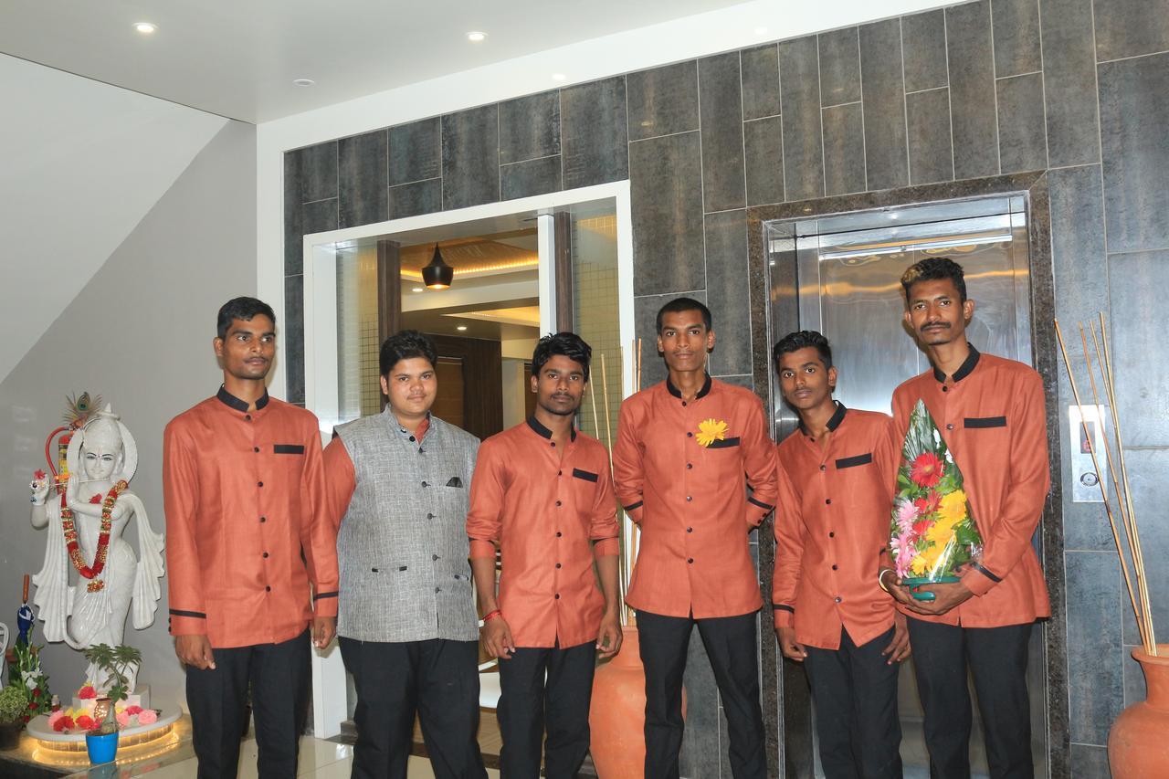 Hotel Pushpak Park Osmanabad Екстер'єр фото