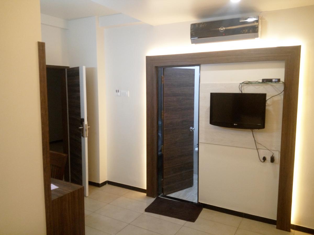 Hotel Pushpak Park Osmanabad Екстер'єр фото